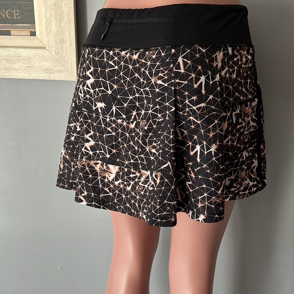 lululemon athletica Black and Brown Athletic Shorts - Picture 4 of 9